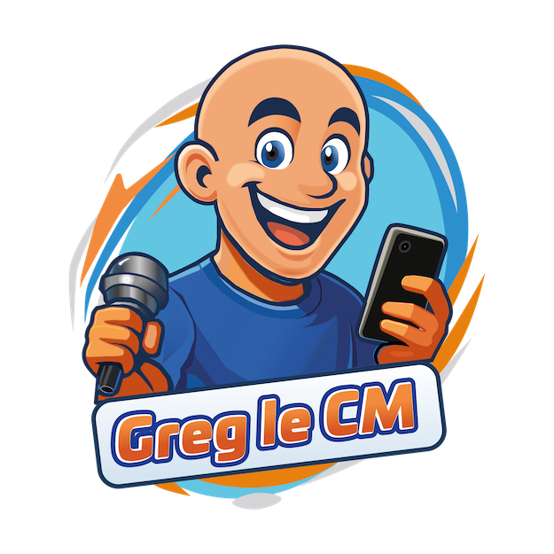 Logo mascotte de Greg le CM, community manager freelance, tenant un microphone et un smartphone.